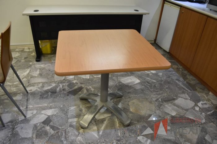 Lote 028 - 2 Mesas y 8 Sillas para Comedor - Imagen 11