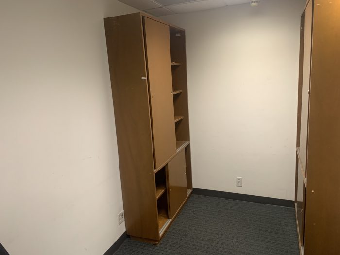 Lote 375 - 2 Muebles de madera de 4 puertas y 3 entrepaños - Imagen 5