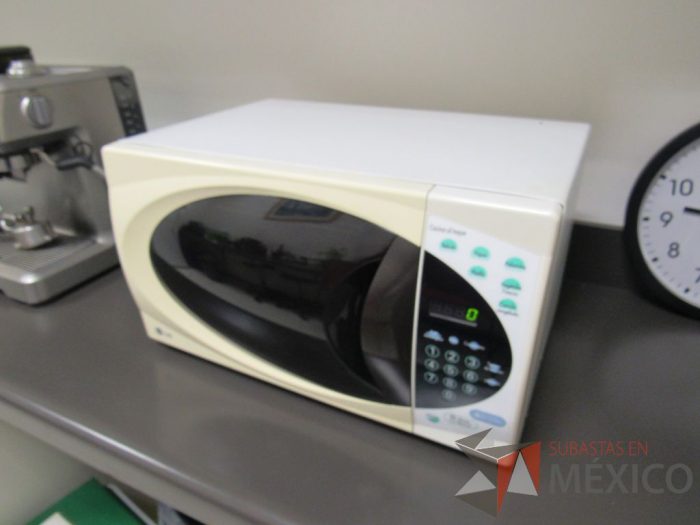 Lote 039 - Horno de microondas LG Modelo: MS0843K