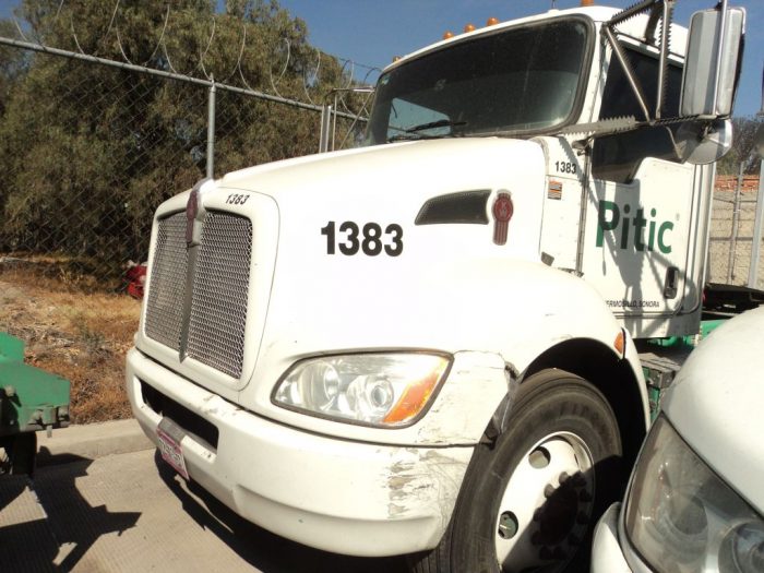 Lote 003 - Tractocamión Kenworth 2013 PX-8, Fuller 10 Vel., 40,000 lbs. - Imagen 2