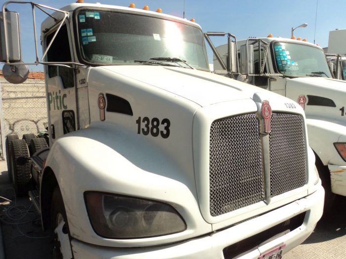 Lote 003 - Tractocamión Kenworth 2013 PX-8, Fuller 10 Vel., 40,000 lbs.