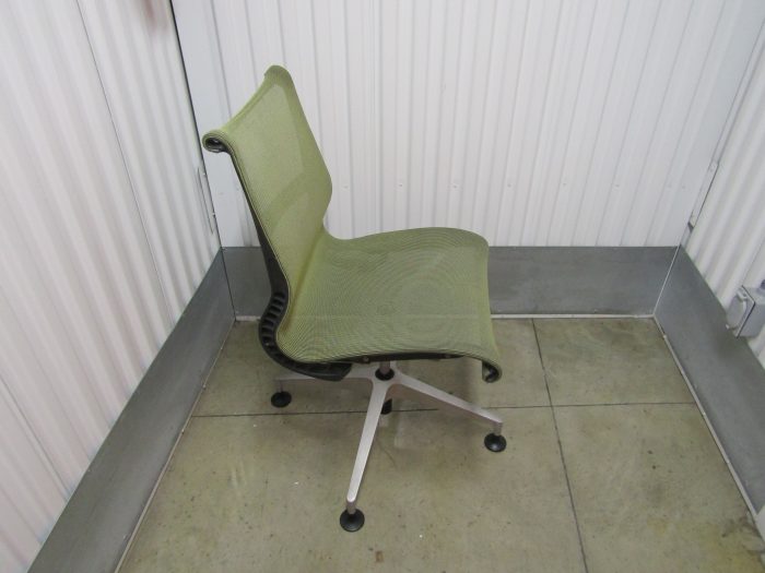 Lote 013 - 2 Sillas Verdes Herman Miller - Imagen 6