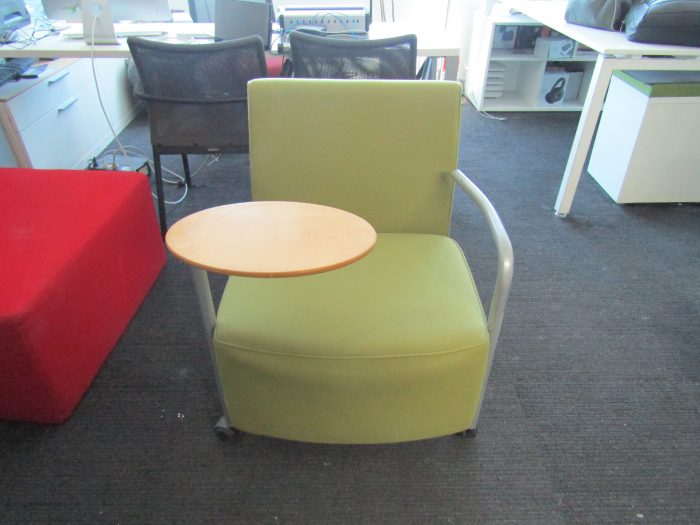 Lote 020 - Sillón de 1 plaza color verde con paleta - Imagen 8