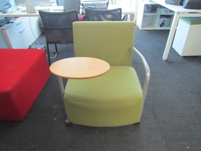 Lote 020 - Sillón de 1 plaza color verde con paleta - Imagen 9