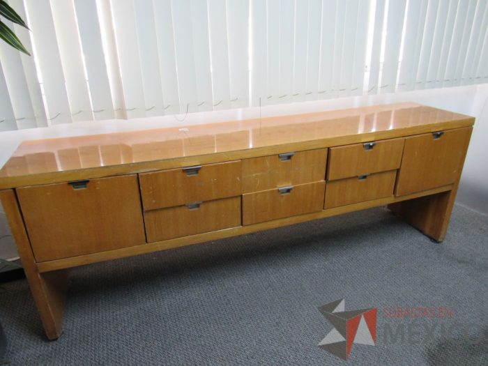 Lote 016 - Credenza tipo madera con 8 cajones - Imagen 6