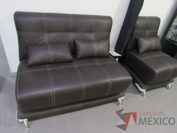 Lote 003 - Sillón de 2 plazas con 2 cojines tipo piel color café - Imagen 3
