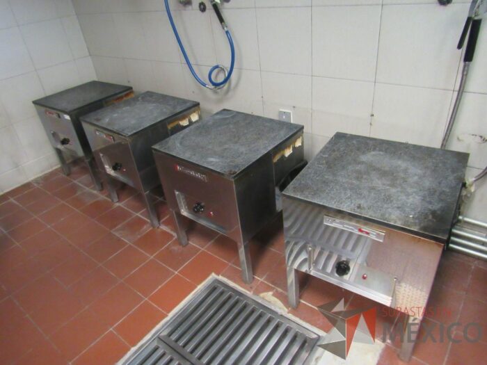Lote 153 - Horno Coriat, elaborado con acero inoxidable 1 compartimento con capacidad para 5 charolas de 0.650 m x 0.500 m. - Imagen 10