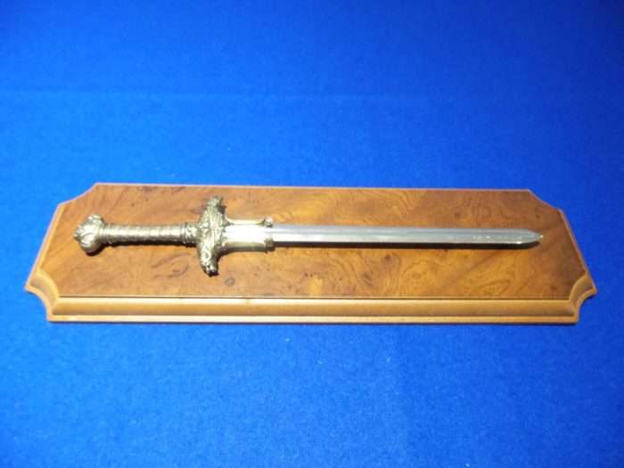Lote 075 - Panoplia Espada