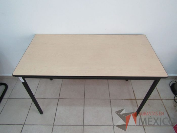 Mesa de trabajo con 4 patas y cubierta de madera - Imagen 7