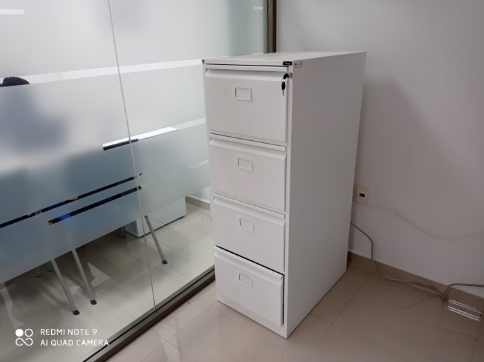 Lote 005 - Archivero vertical metalico de 4 cajones color blanco - Imagen 4