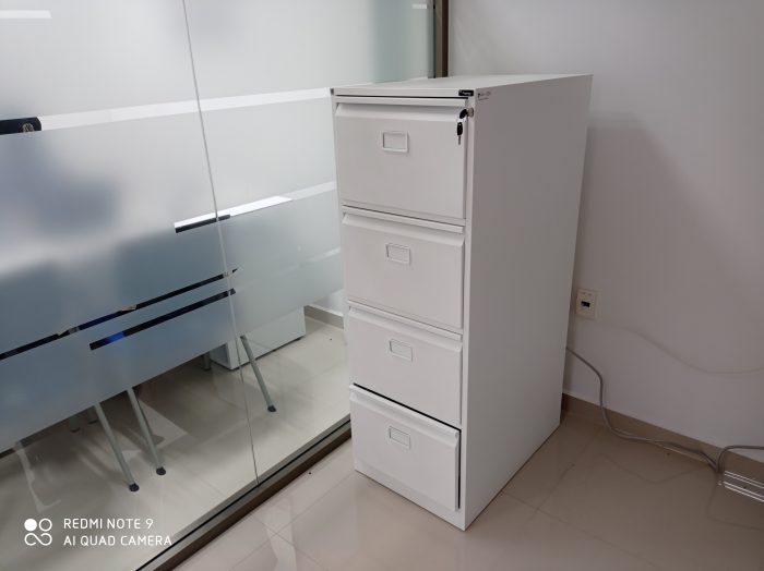 Lote 005 - Archivero vertical metalico de 4 cajones color blanco - Imagen 5