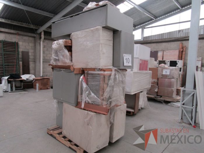 Lote 010 - 9 piezas aproximadamente de archiveros de 2 cajones y gabinetes de varios modelos - Imagen 2