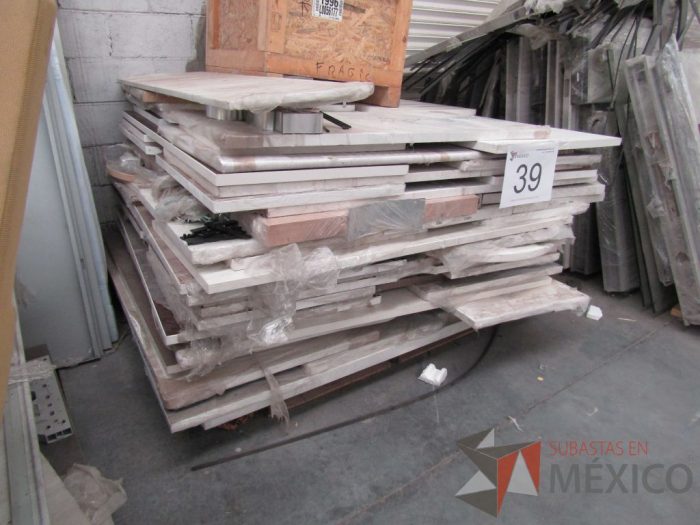 Lote 039 - 70 Piezas de cubiertas de diferentes tamaños - Imagen 8