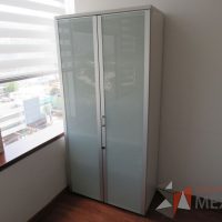 Lote 002 - 2 Gabinetes alto con 2 puerta y 7  entrepaños color blanco