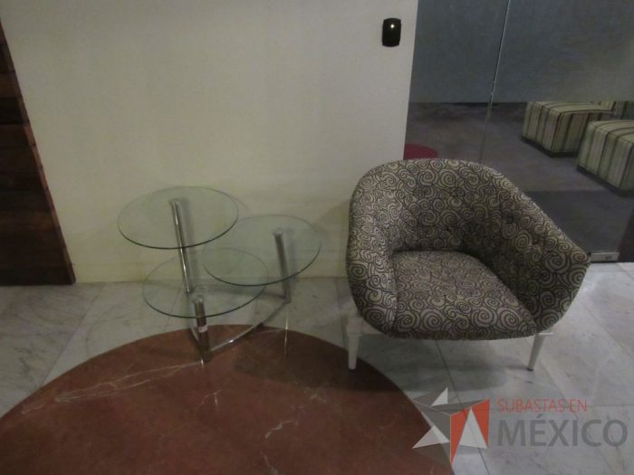 Lote 097 - Mesa de apoyo con 3 vidrios circulares y base metálica - Imagen 8