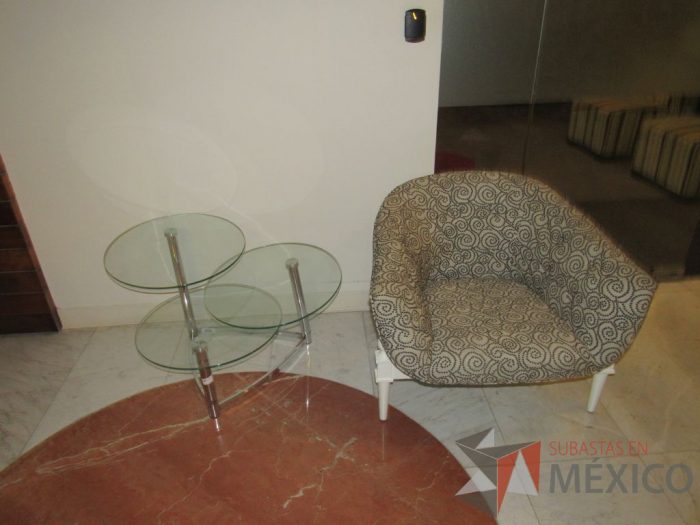 Lote 097 - Mesa de apoyo con 3 vidrios circulares y base metálica - Imagen 9