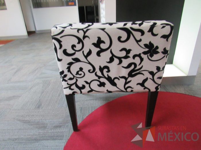 Lote 012 - 2 Sillones de 1 plaza con 4 patas de madera color negro, asiento y respaldo en tela - Imagen 7