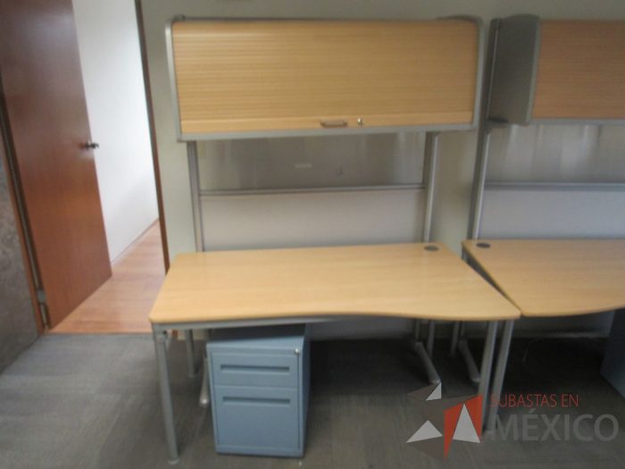 Lote 051b - Mesa de trabajo recargadas sobre mampara con gaveta - Imagen 6