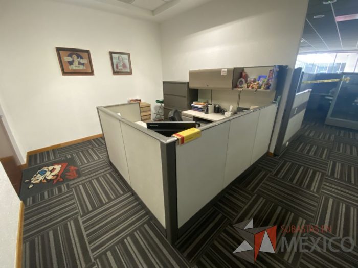 Lote 028 - Estación de trabajo para 1 personas de mampara alta con 1 gaveta - Imagen 2