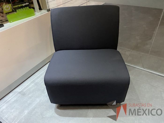 Lote 002 - Sillón de 1 plaza, asiento y respaldo color en tela color gris - Imagen 3