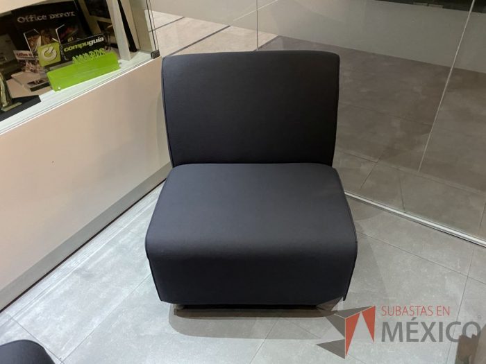 Lote 002 - Sillón de 1 plaza, asiento y respaldo color en tela color gris - Imagen 4