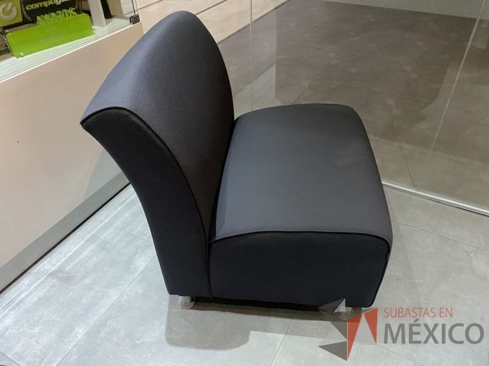Lote 002 - Sillón de 1 plaza, asiento y respaldo color en tela color gris - Imagen 5