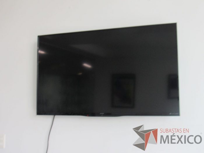 Lote 045 - Pantalla de 50 pulgadas, Marca : Sharp, Modelo: LC50LE650U
