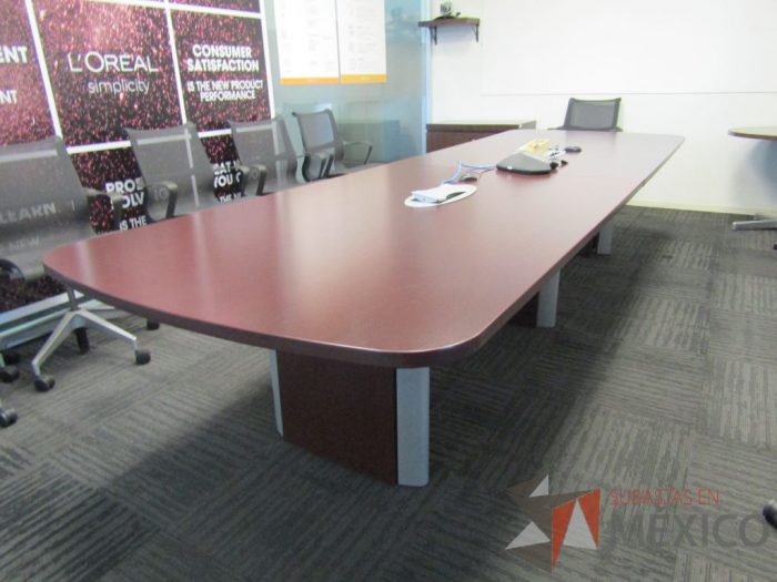 Lote 005 - Mesa de sala de juntas para 10 personas con accesorios para conexión - Imagen 5
