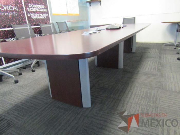 Lote 005 - Mesa de sala de juntas para 10 personas con accesorios para conexión - Imagen 6