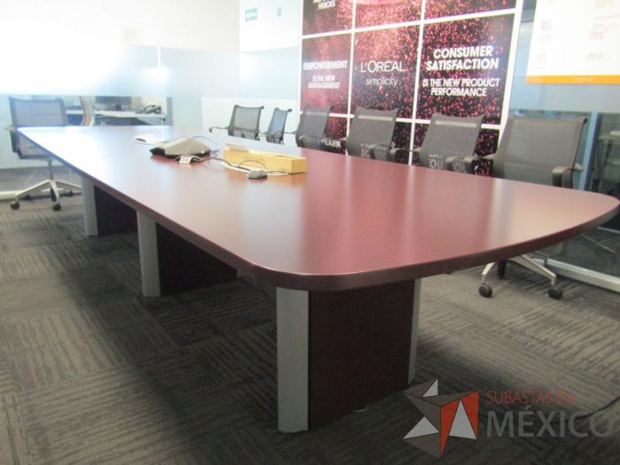 Lote 005 - Mesa de sala de juntas para 10 personas con accesorios para conexión - Imagen 10