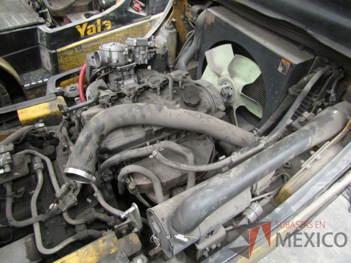 Lote 025 - Montacargas a gasolina, marca YALE