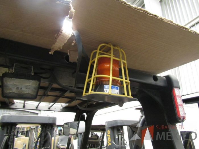Lote 025 - Montacargas a gasolina, marca YALE - Imagen 21