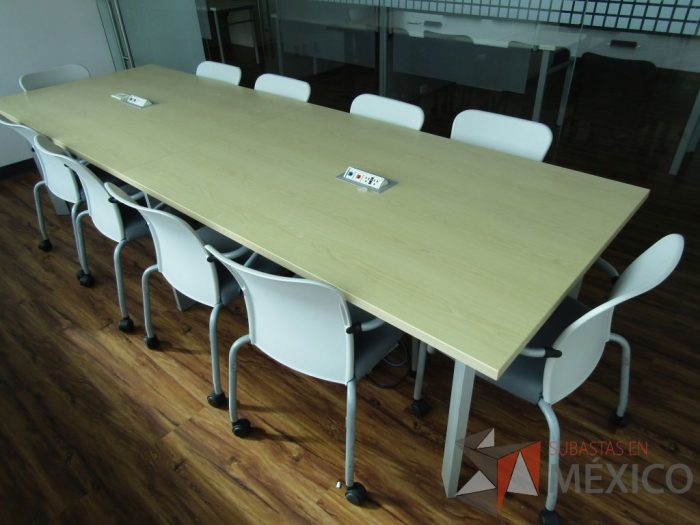 Lote 012 - Mesa de sala de juntas para 10 personas - Imagen 8