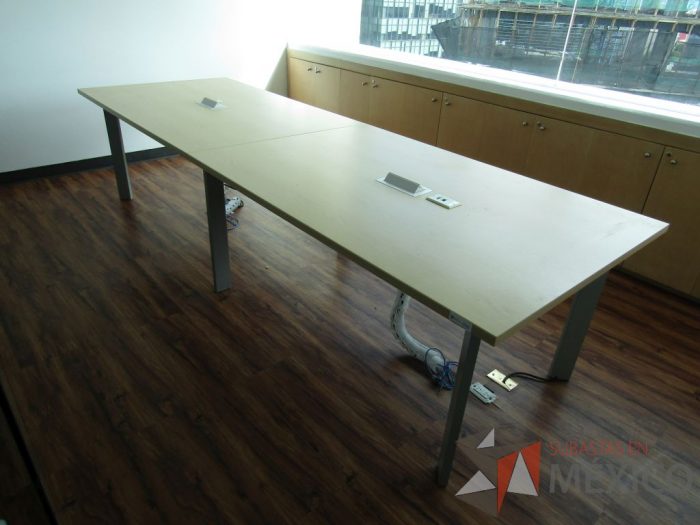 Lote 012 - Mesa de sala de juntas para 10 personas - Imagen 10