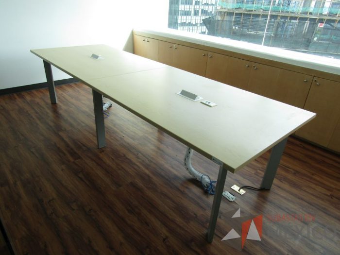 Lote 012 - Mesa de sala de juntas para 10 personas