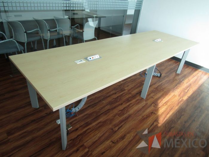 Lote 012 - Mesa de sala de juntas para 10 personas - Imagen 12