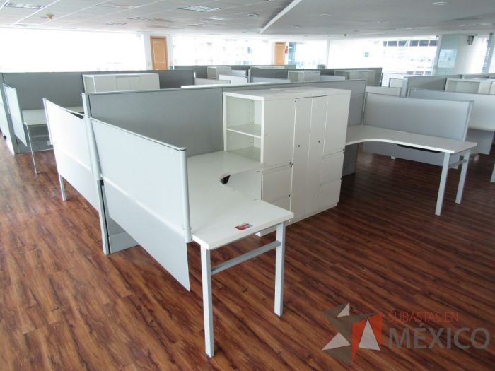 Lote 003 - Estación de trabajo para 4 personas, mampara alta, separadores de acrílico - Imagen 3