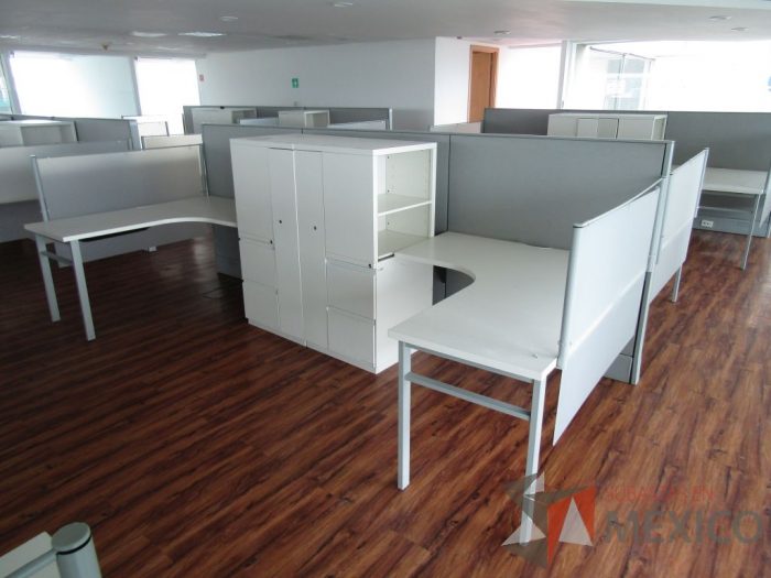 Lote 003 - Estación de trabajo para 4 personas, mampara alta, separadores de acrílico - Imagen 4