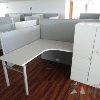 Lote 003 - Estación de trabajo para 4 personas, mampara alta, separadores de acrílico - Imagen 6