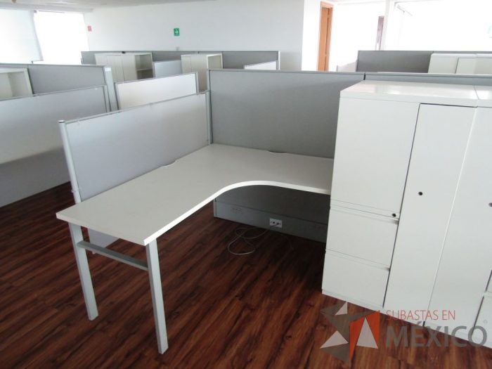 Lote 003 - Estación de trabajo para 4 personas, mampara alta, separadores de acrílico - Imagen 6