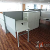 Lote 013 - Estación de trabajo para 4 personas, mampara alta, separadores de acrílico - Imagen 5