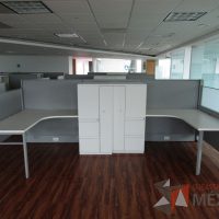 Lote 013 - Estación de trabajo para 4 personas, mampara alta, separadores de acrílico - Imagen 6