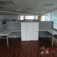 Lote 013 - Estación de trabajo para 4 personas, mampara alta, separadores de acrílico - Imagen 7
