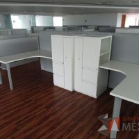 Lote 013 - Estación de trabajo para 4 personas, mampara alta, separadores de acrílico - Imagen 9