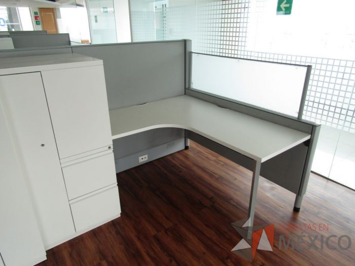 Lote 013 - Estación de trabajo para 4 personas, mampara alta, separadores de acrílico - Imagen 2