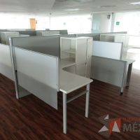 Lote 018 - Estación de trabajo para 6 personas, mampara alta, separadores de acrílico - Imagen 3