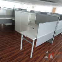 Lote 018 - Estación de trabajo para 6 personas, mampara alta, separadores de acrílico - Imagen 5