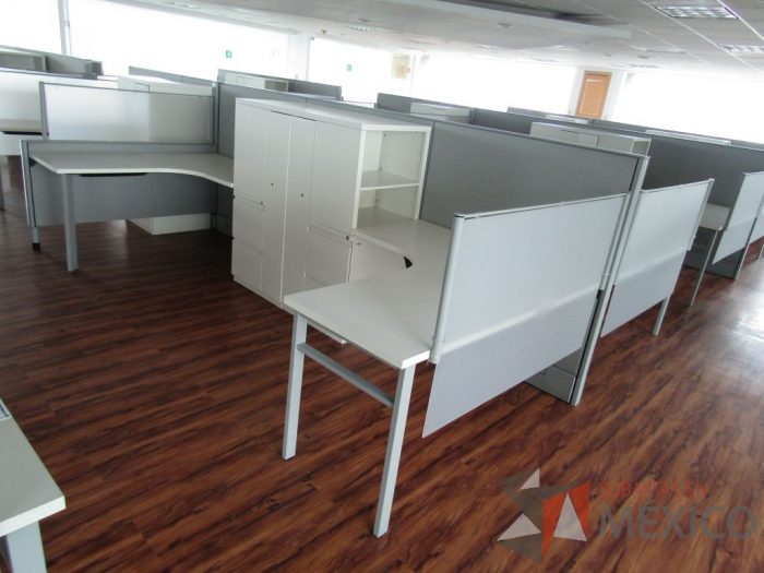 Lote 018 - Estación de trabajo para 6 personas, mampara alta, separadores de acrílico - Imagen 5