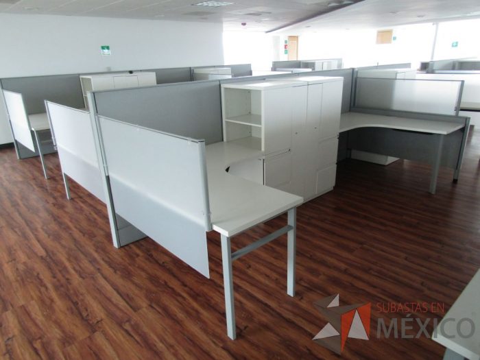 Lote 018 - Estación de trabajo para 6 personas, mampara alta, separadores de acrílico - Imagen 6