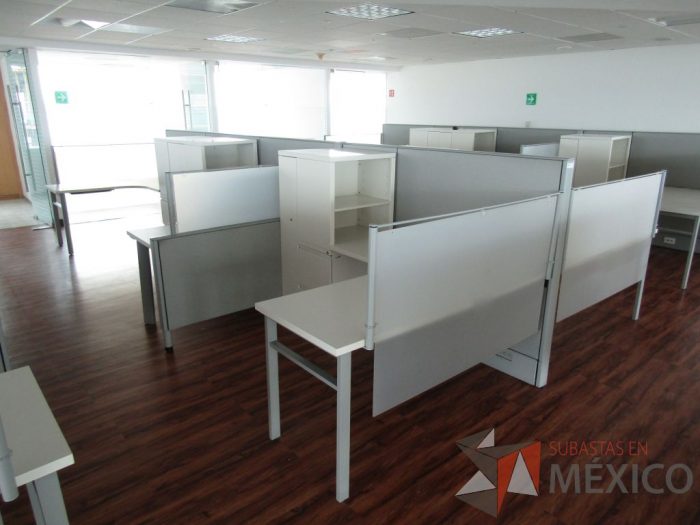 Lote 018 - Estación de trabajo para 6 personas, mampara alta, separadores de acrílico - Imagen 8